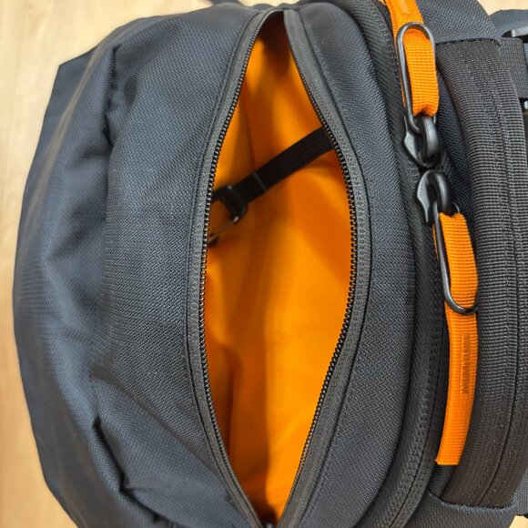 Mystery Ranch Disrict 24 EUC backpack clamshell hiking commuter travel Cordura - Picture 7 of 11